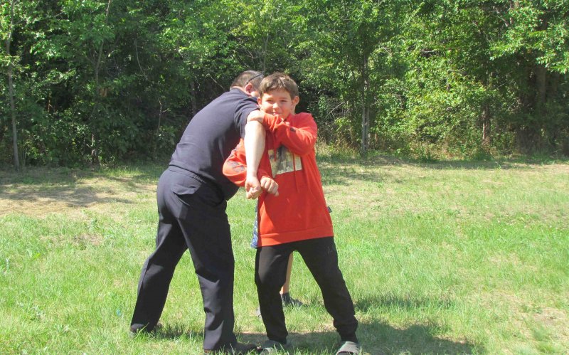 В Красноармейском районе полицейские и общественники провели для детей «Зарядку со стражем порядка»